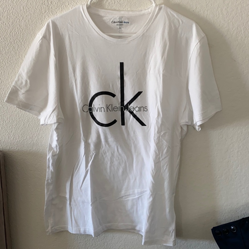 Calvin Klein T shirt